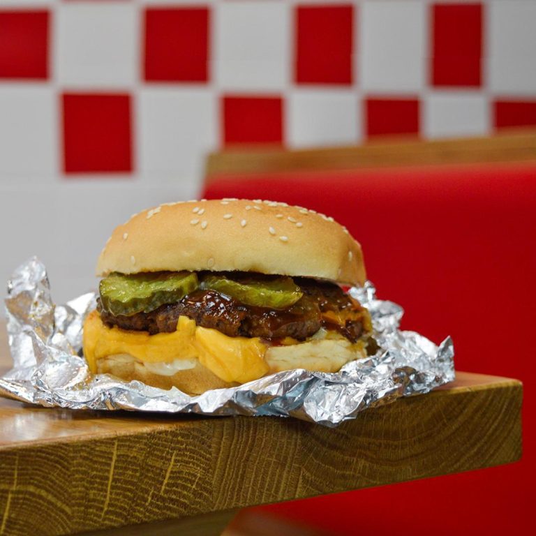 Five Guys Menu & Prix [mai 2024] Burgers, frites et plus