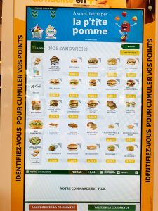 Prix Des Hamburgers De Poulet Et De Bœuf Chez Mcdonald's